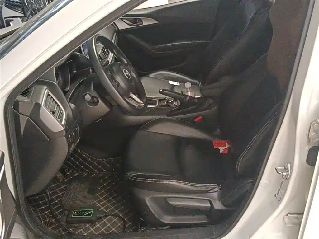 Mazda 3 Axela 2017 — фото 15