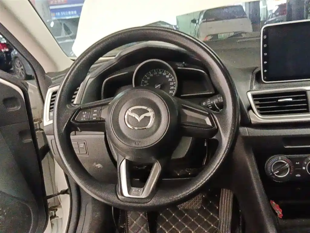 Mazda 3 Axela 2017 — фото 11