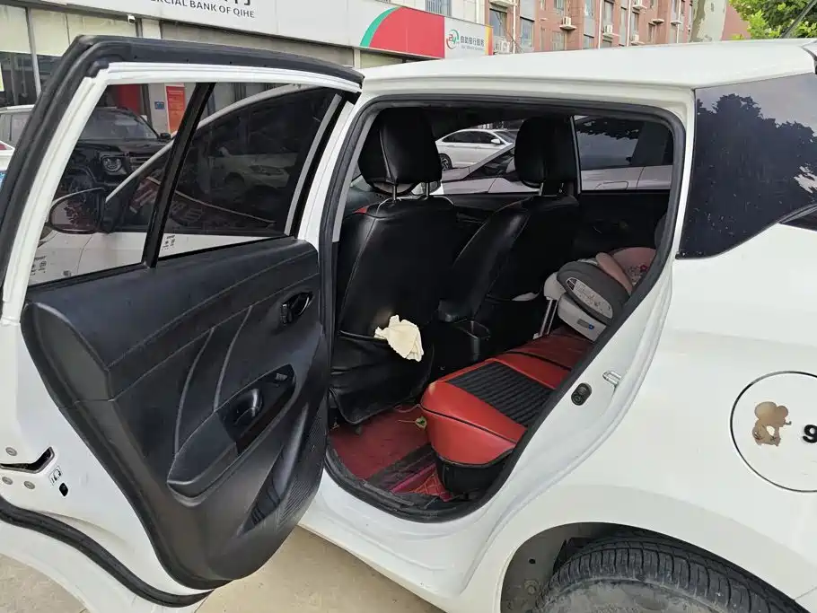 Toyota Yaris L 2018 — фото 11