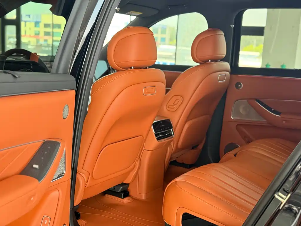AITO M8 2025 — фото 4
