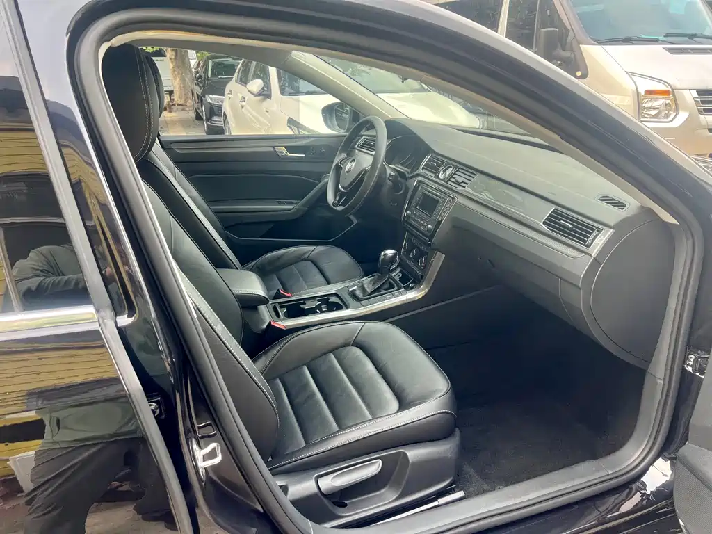 Volkswagen Passat 2018 — фото 19
