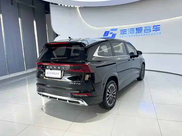 Hyundai Custin 2026