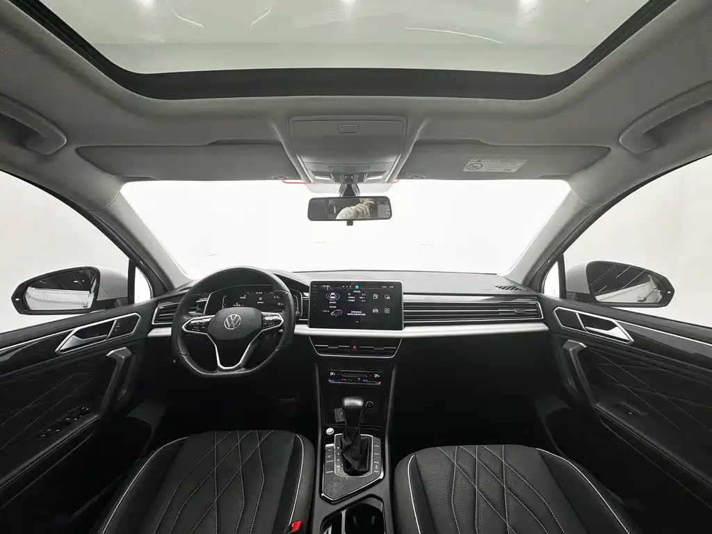 Volkswagen Tiguan L 2023 — фото 11