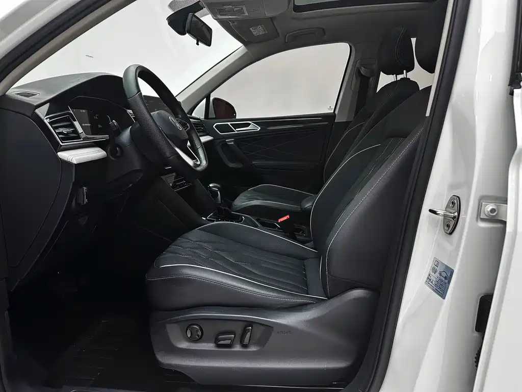 Volkswagen Tiguan L 2023 — фото 22