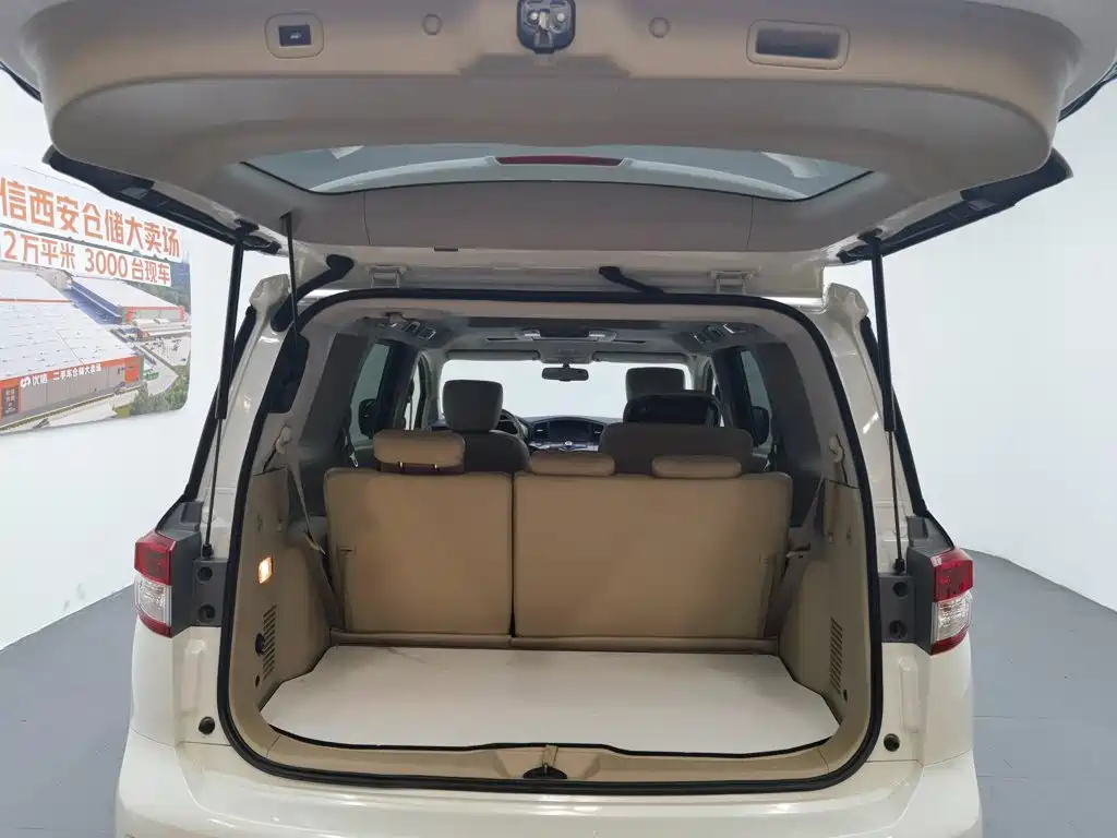 Nissan Quest 2017 — фото 16