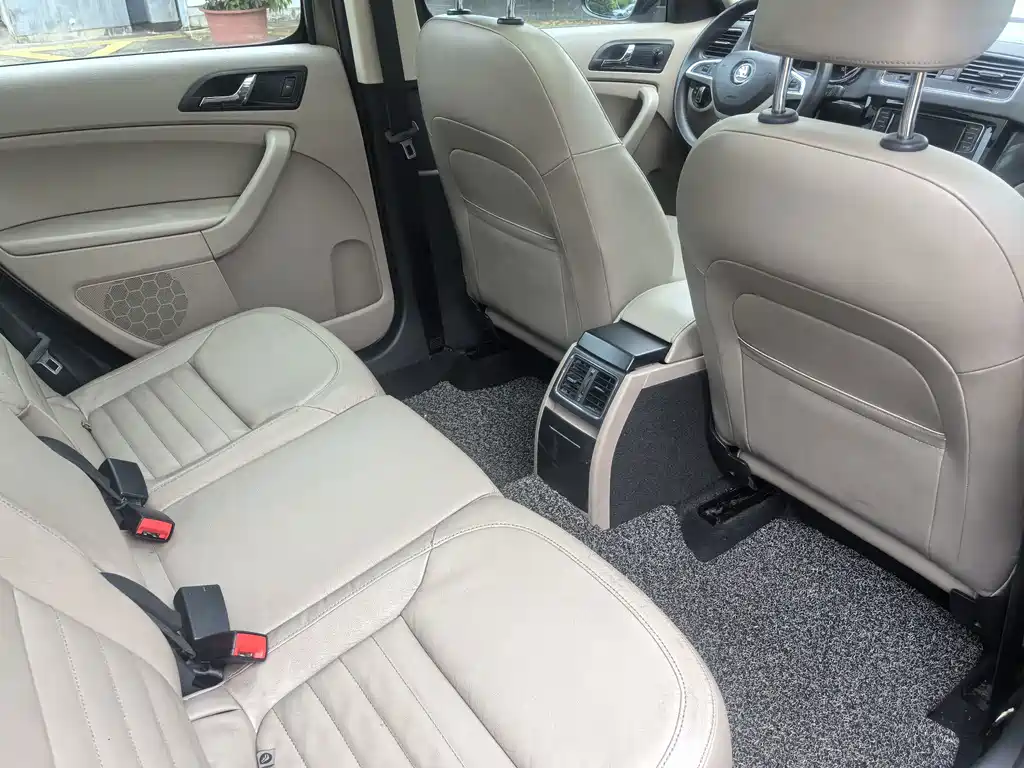 Skoda Yeti 2015 — фото 16