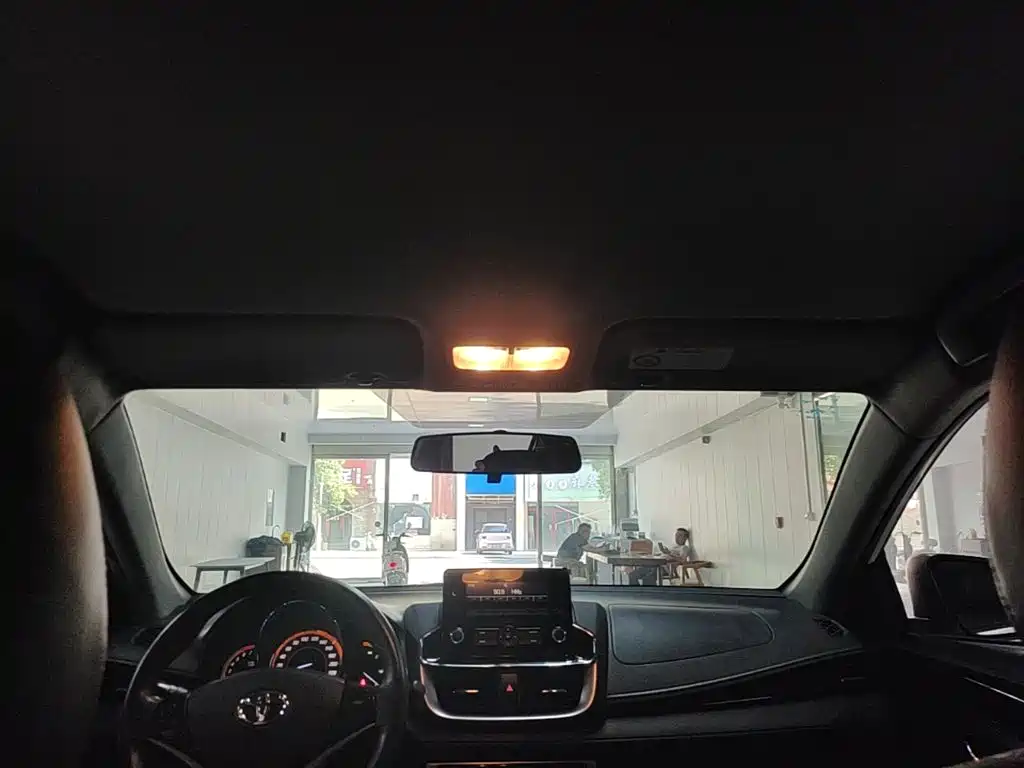 Toyota Yaris L 2021 — фото 18
