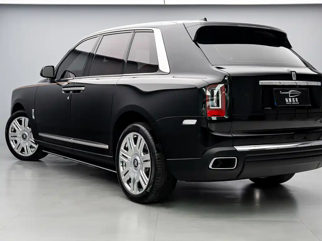 Rolls-Royce Cullinan 2025 — фото 14