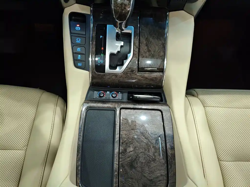Toyota Vellfire 2021 — фото 12