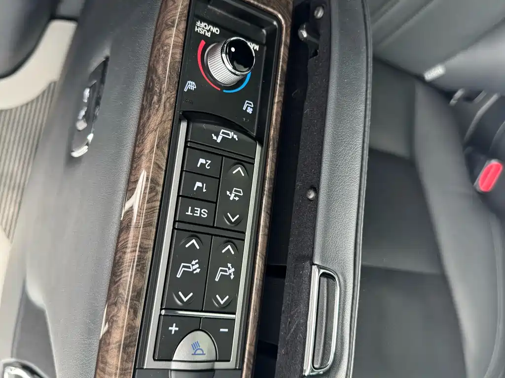 Toyota Vellfire 2023 — фото 16