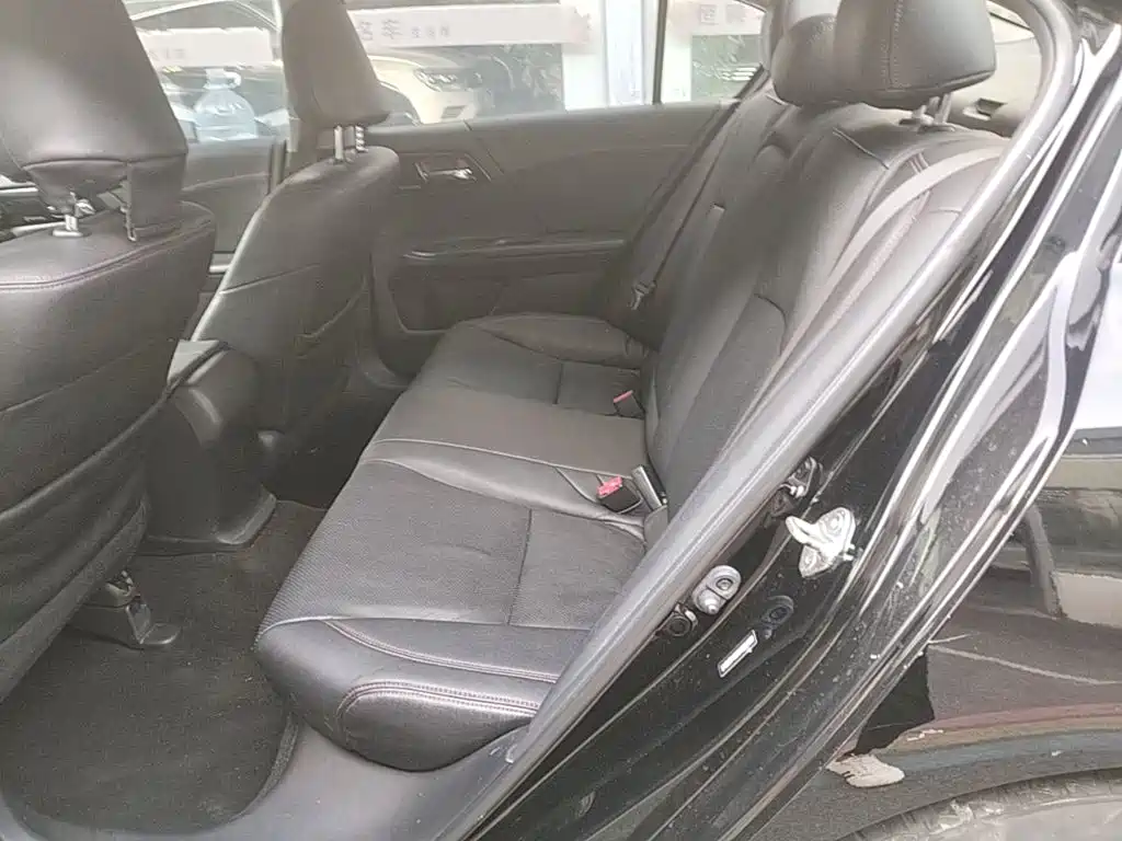 Honda Accord 2017 — фото 17
