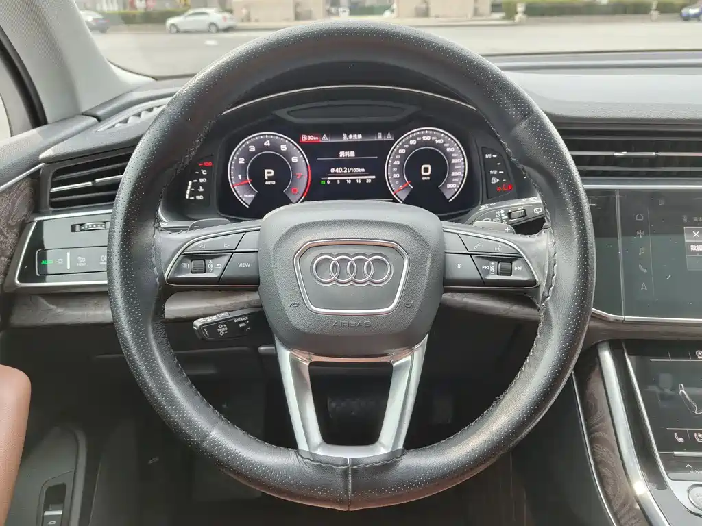 Audi Q7 2020 — фото 18