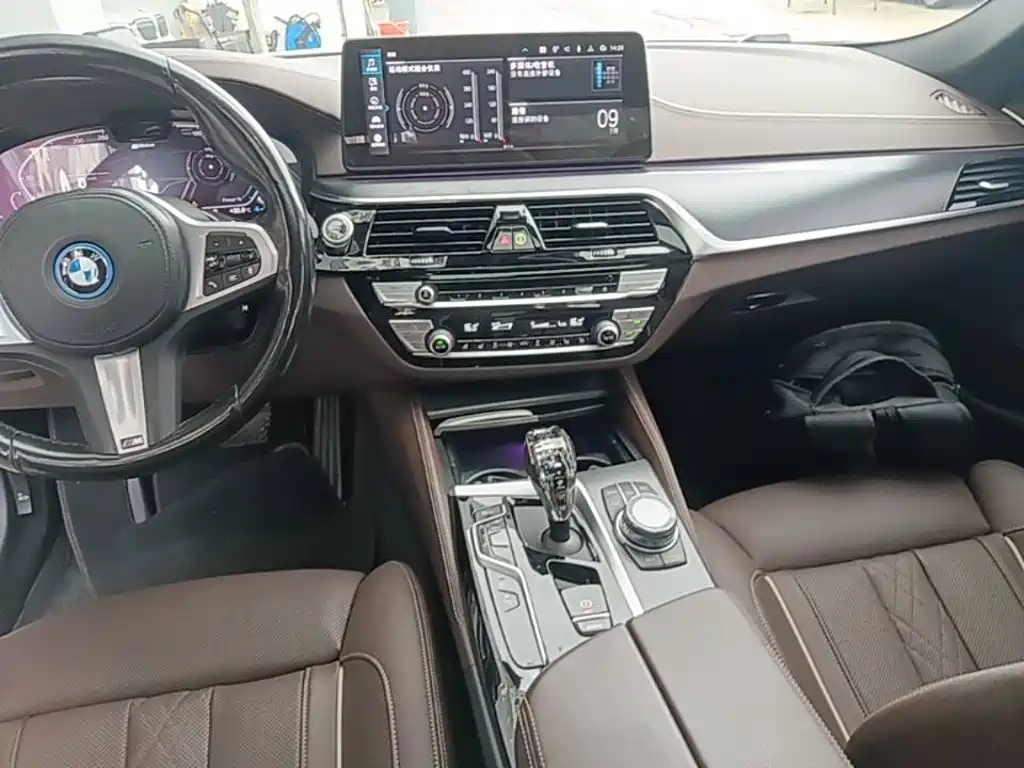 BMW 5 Series New Energy 2022 — фото 13