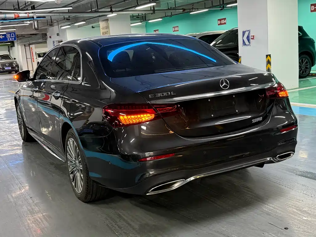 Mercedes-Benz E-Class 2021 — фото 17