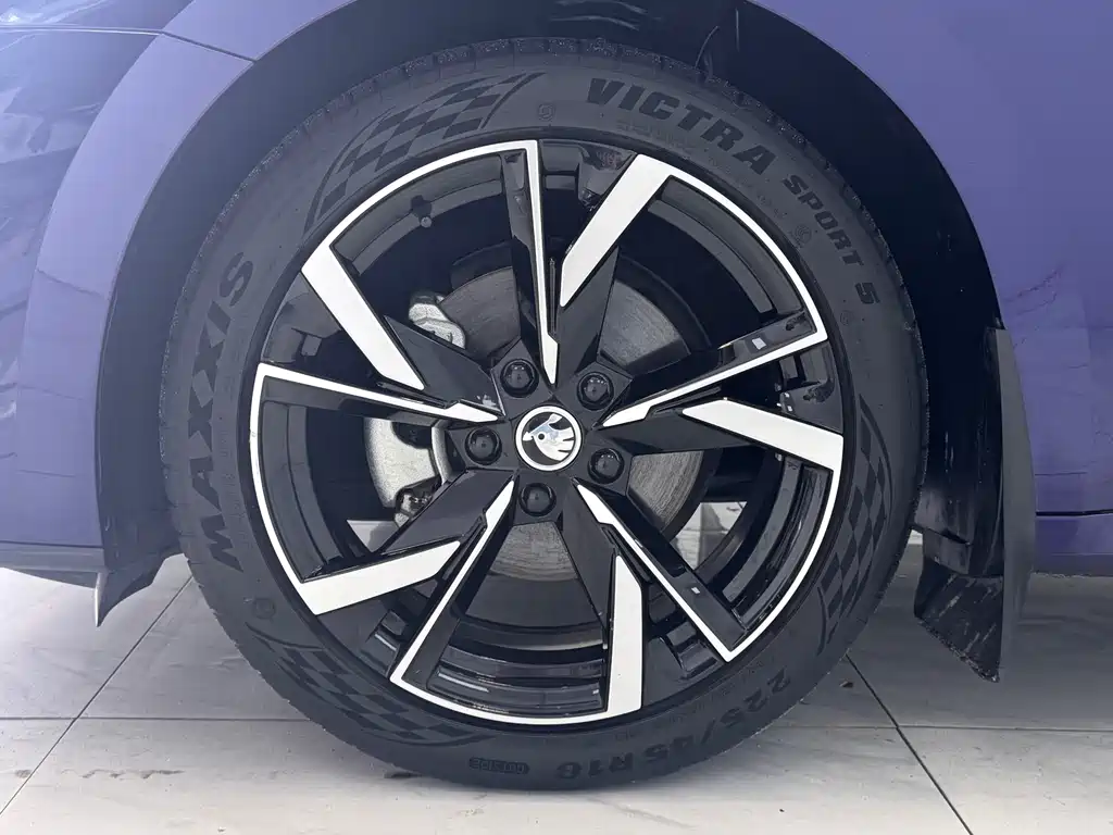 Skoda Octavia 2021 — фото 17