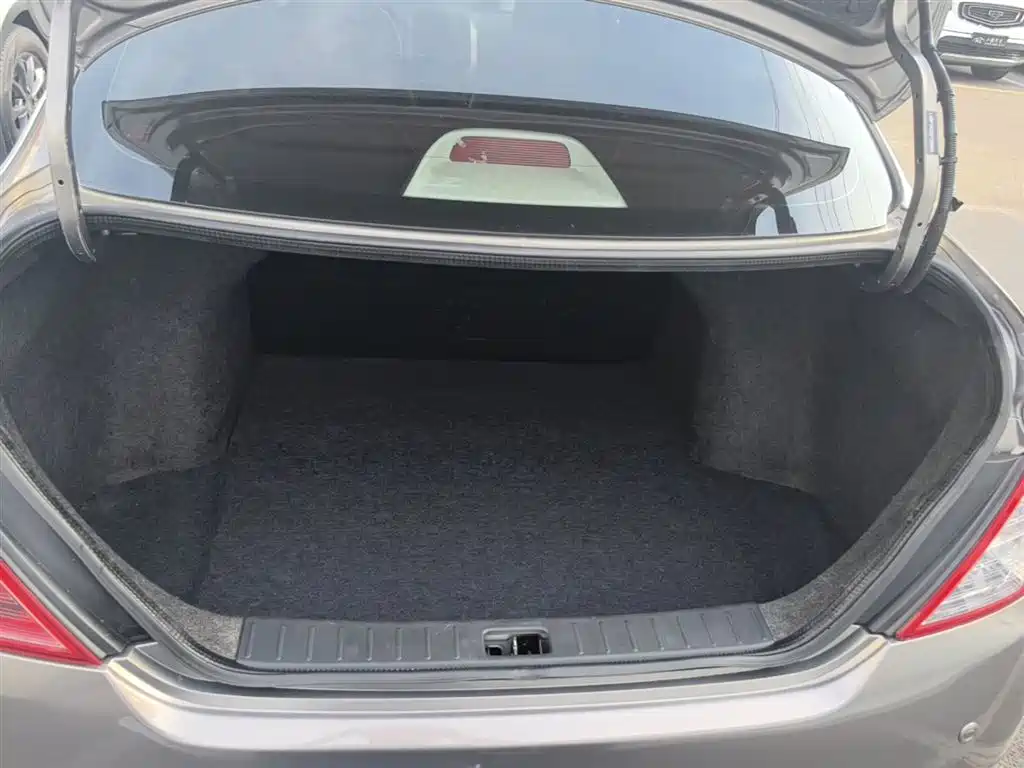 Nissan Sunny 2015 — фото 19