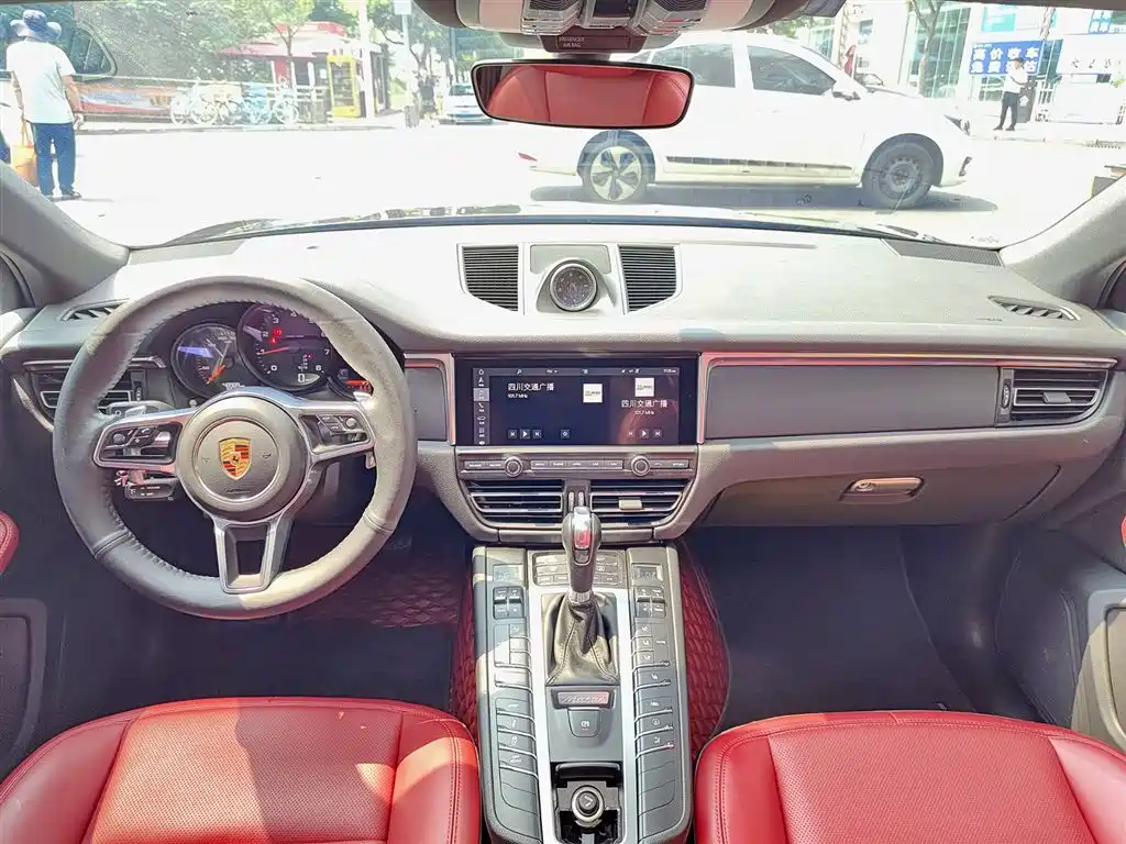 Porsche Macan 2020 — фото 10