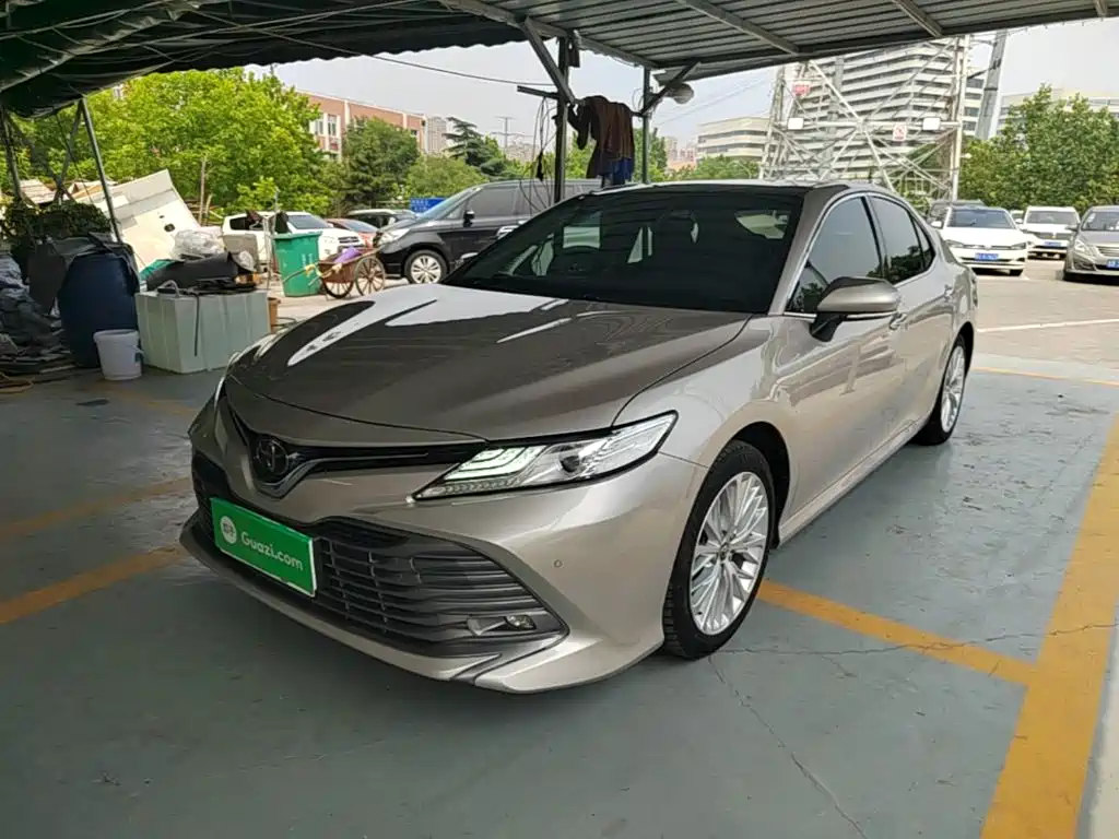 Toyota Camry 2019 — фото 1