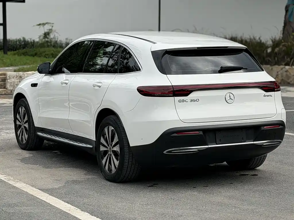 Mercedes-Benz EQC 2021 — фото 11