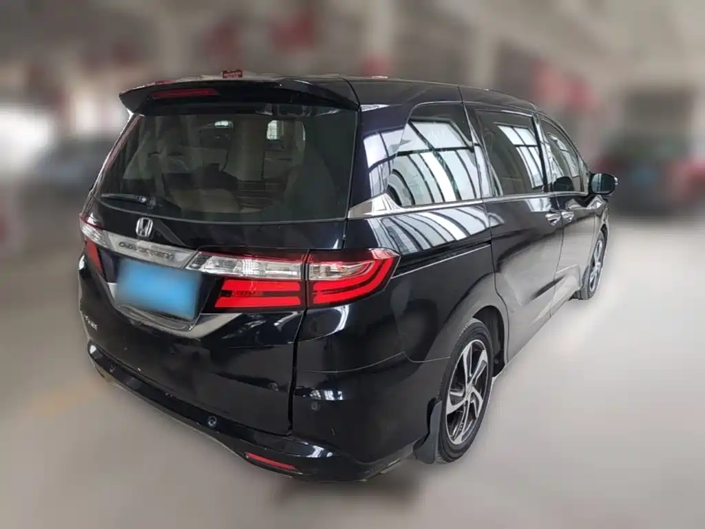 Honda Odyssey 2017 — фото 12