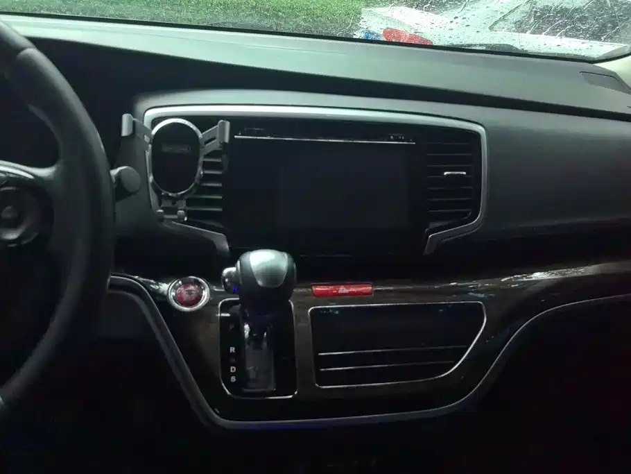 Honda Odyssey 2018 — фото 13
