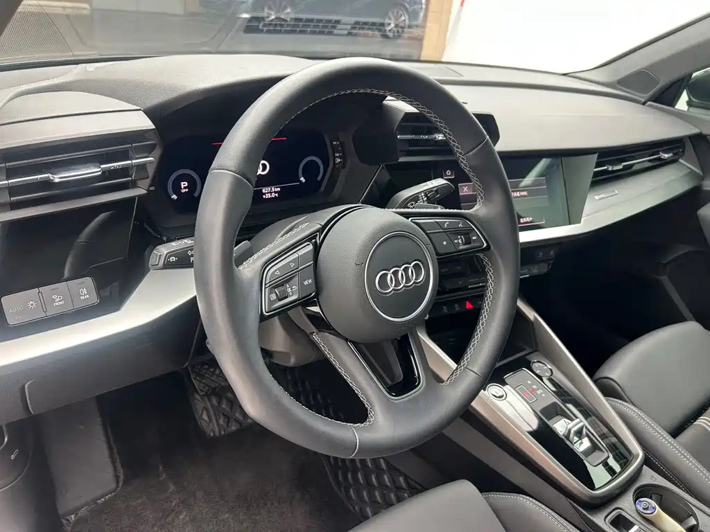 Audi A3 2023 — фото 11