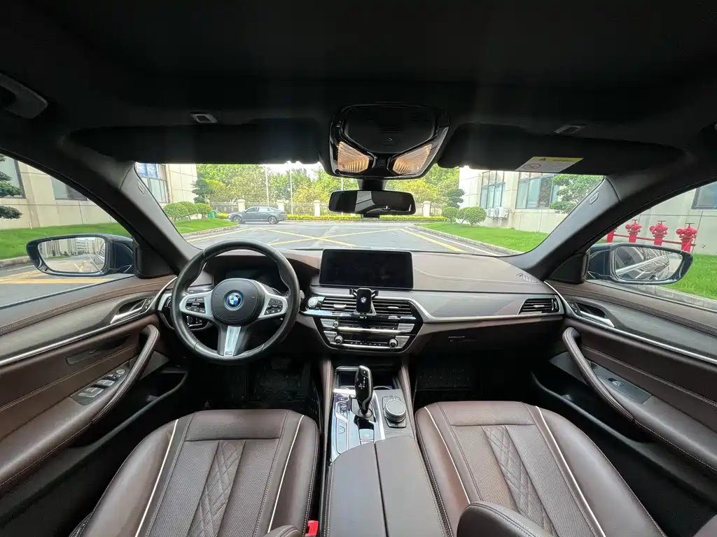BMW 5 Series New Energy 2021 — фото 11