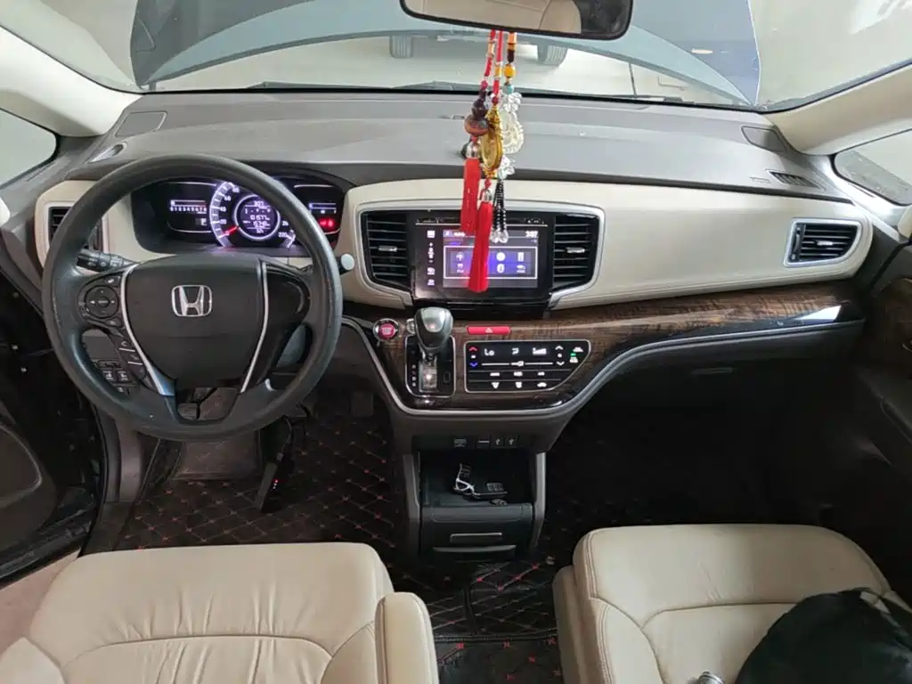 Honda Odyssey 2017 — фото 16