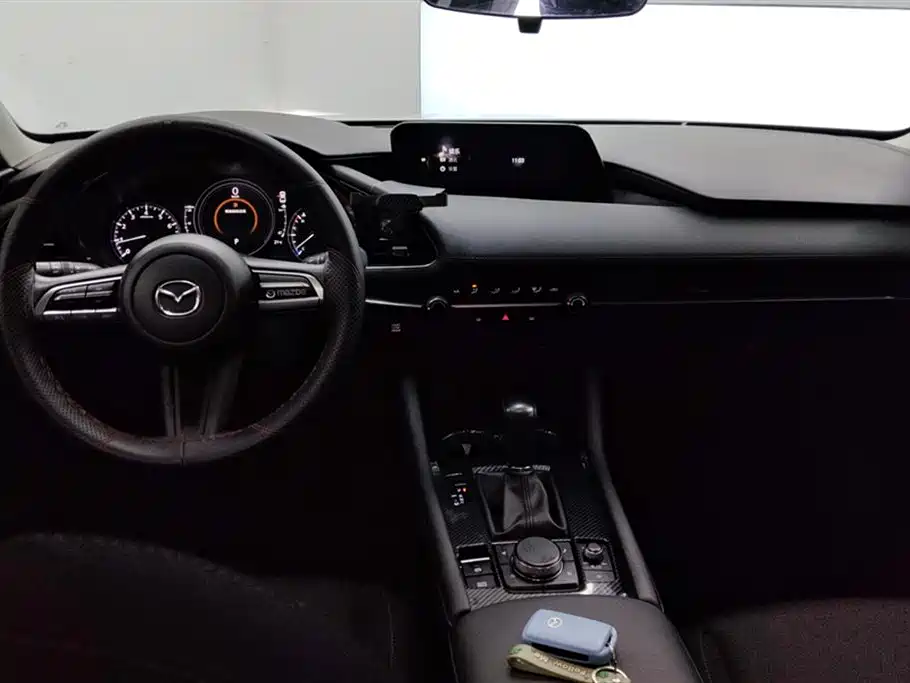 Mazda 3 Axela 2022 — фото 12