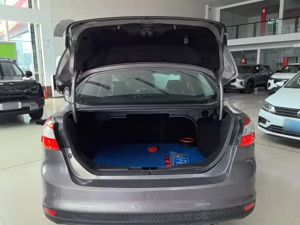 Ford Focus 2014 — фото 19