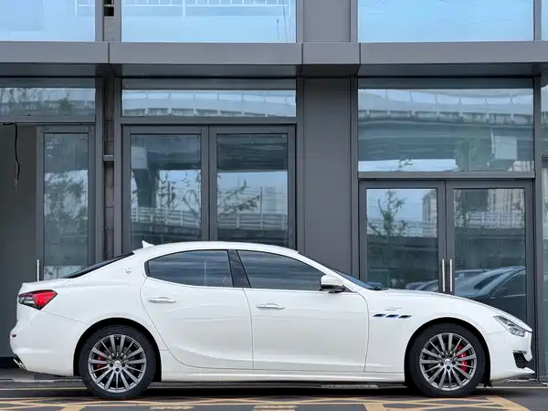 Maserati Ghibli 2022