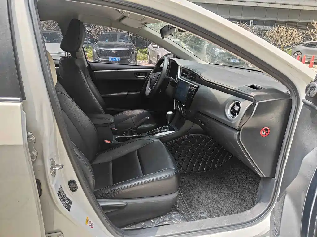 Toyota Corolla 2018 — фото 15