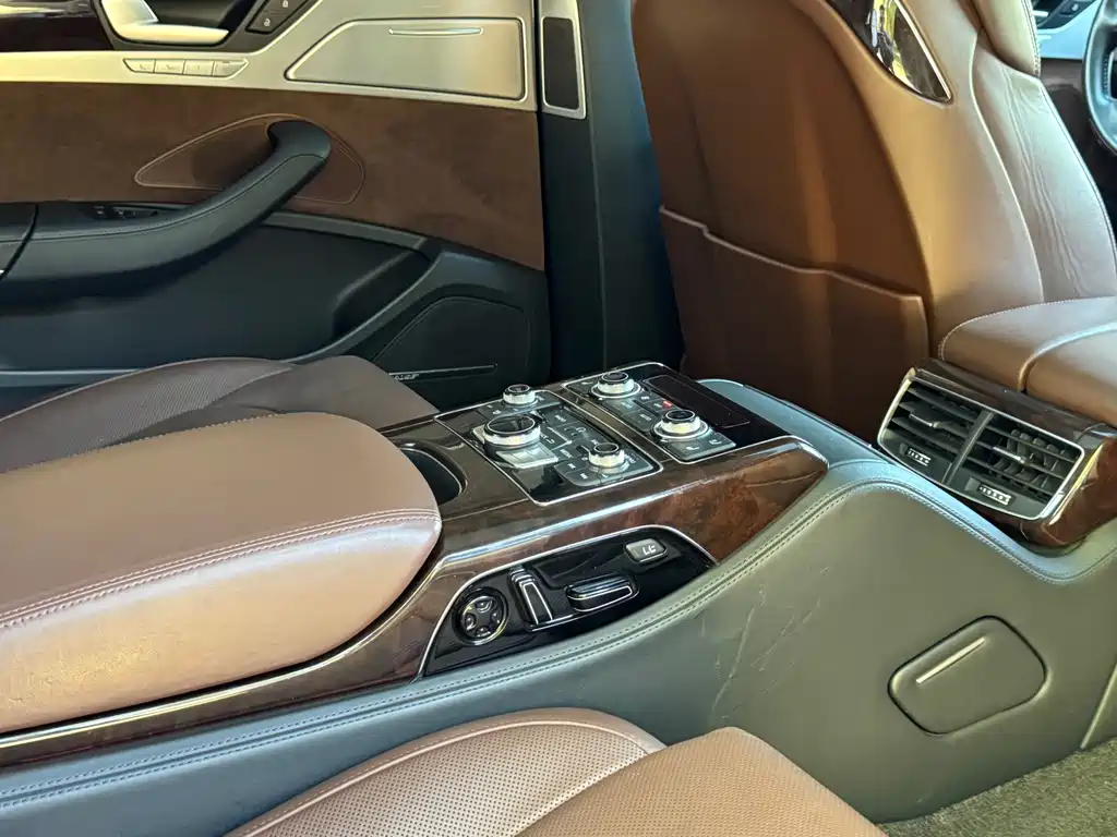 Audi A8 2015 — фото 10