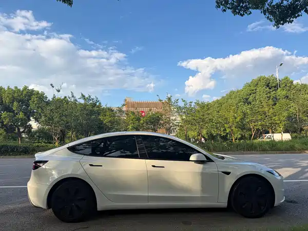 Tesla Model 3 2025