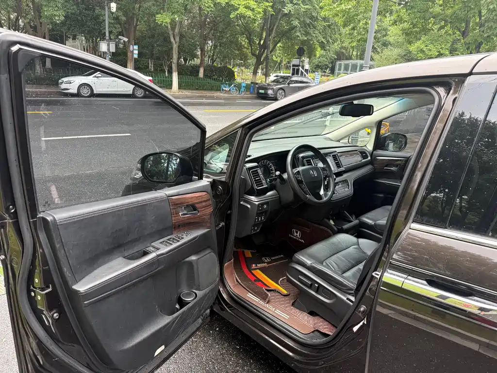 Honda Elysion 2016