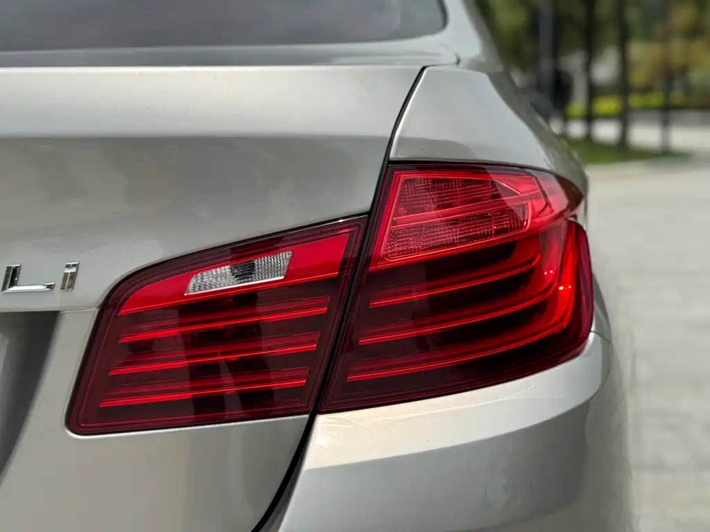 BMW 5 Series 2016 — фото 23