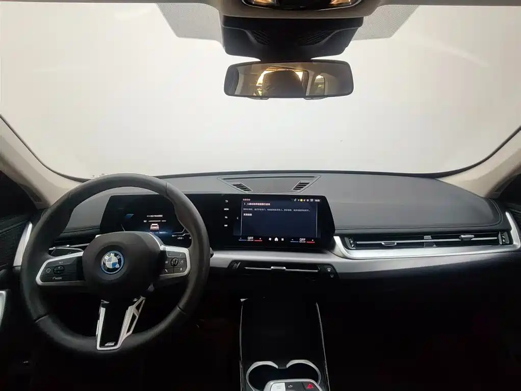 BMW iX1 2025