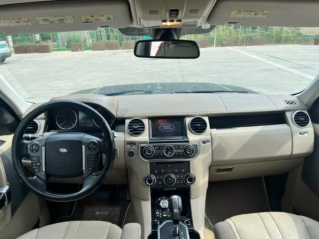 Land Rover Discovery 2012 — фото 11
