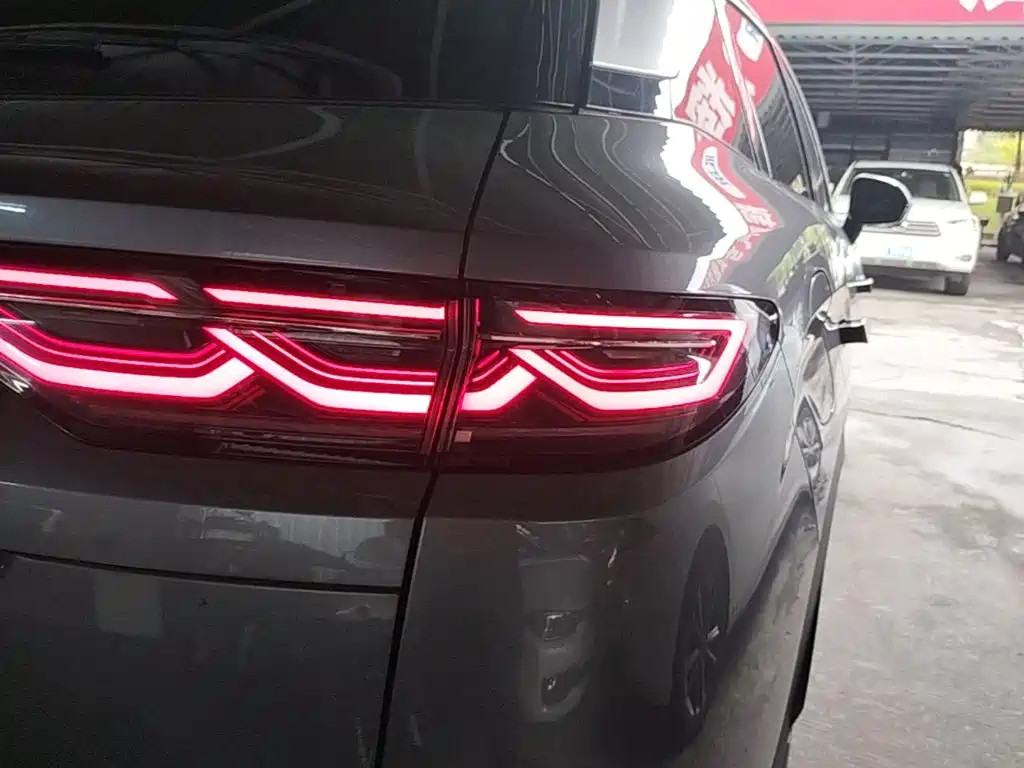 BYD Song L DM-i 2025 — фото 8