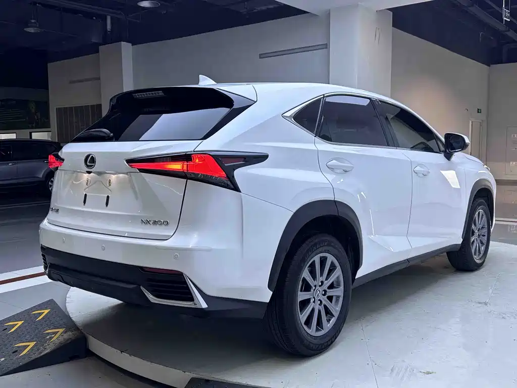 Lexus NX 2020 — фото 6