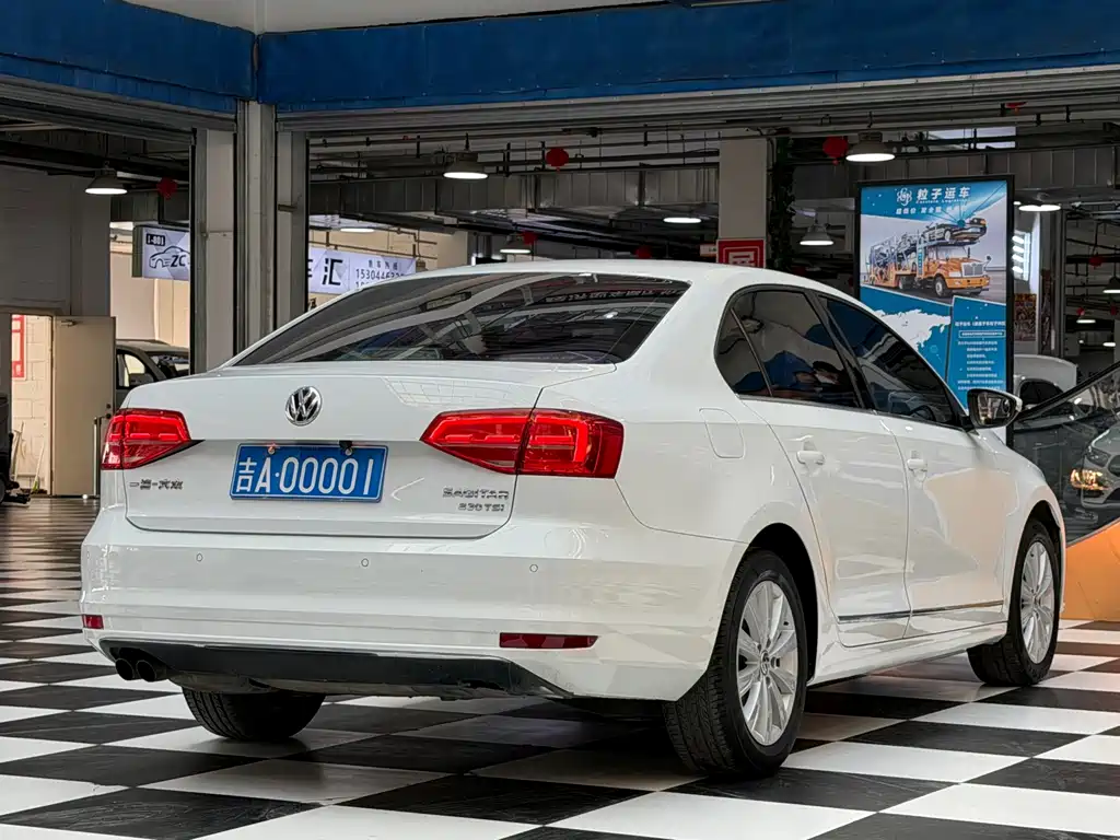 Volkswagen Sagitar 2016