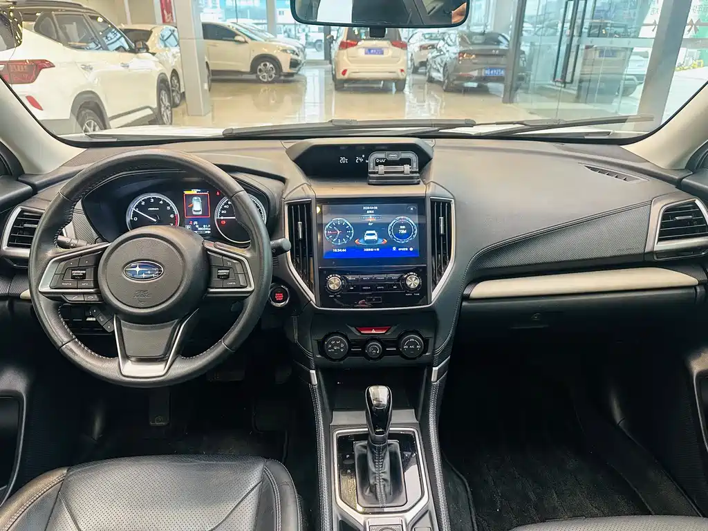 Subaru Forester 2022 — фото 8