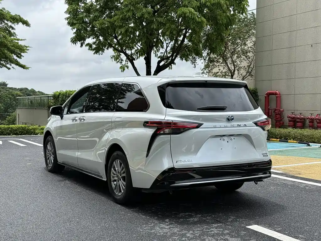 Toyota Sienna 2022 — фото 10