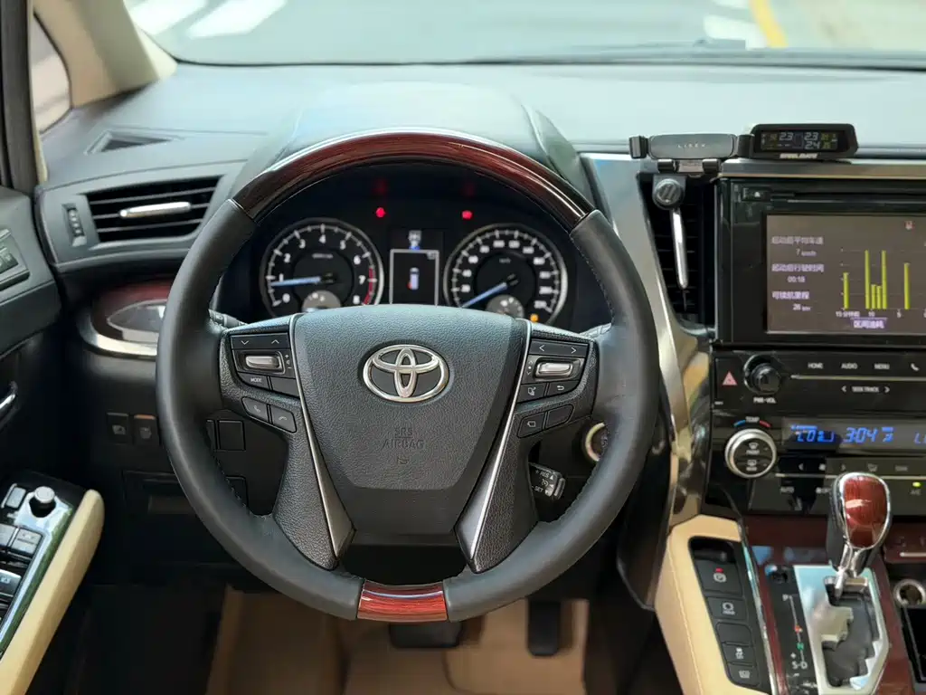 Toyota Alphard 2018 — фото 12