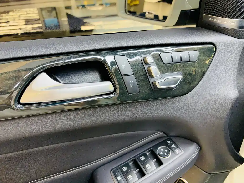 Mercedes-Benz GLS 2018 — фото 10