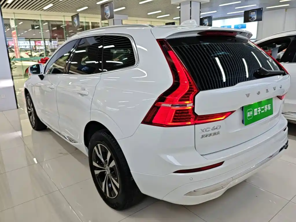 Volvo XC60 2023 — фото 5