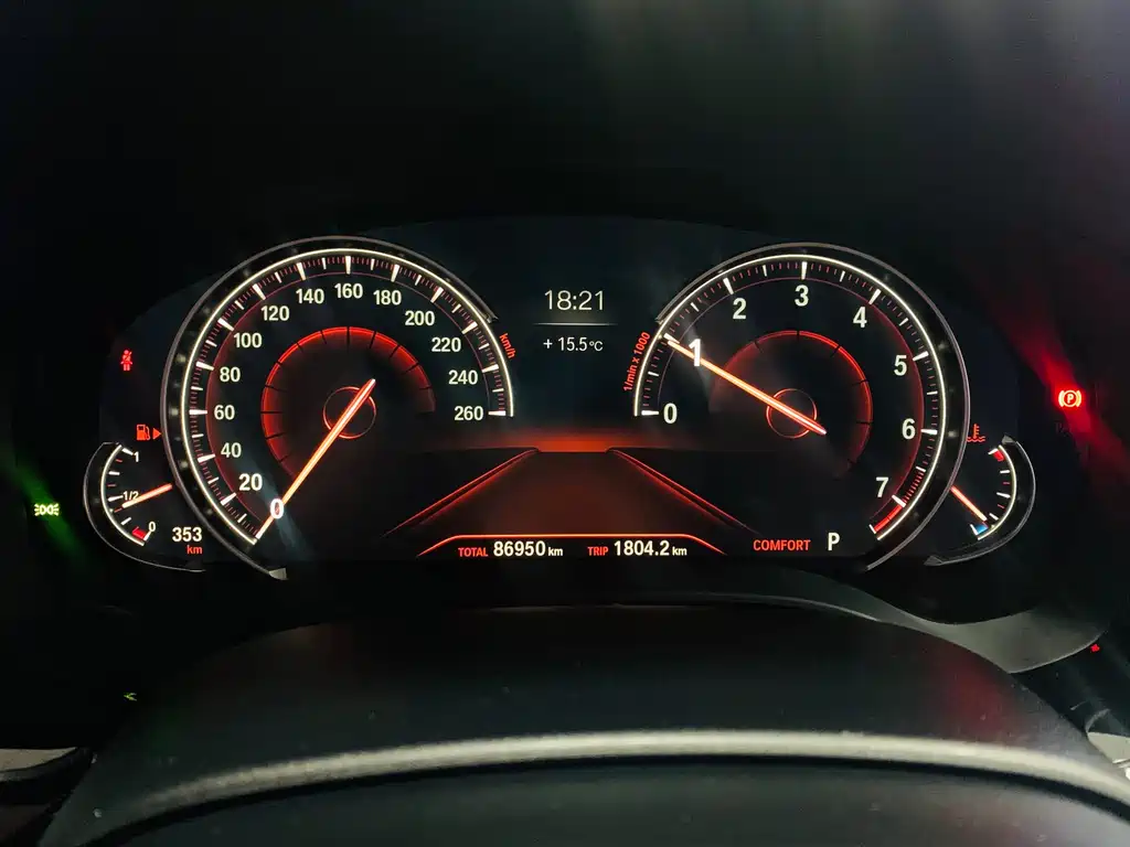 BMW 5 Series 2018 — фото 17