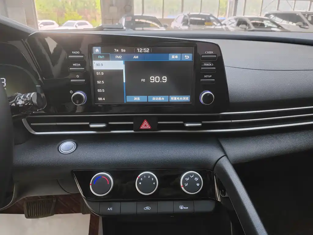 Hyundai Elantra 2023 — фото 13