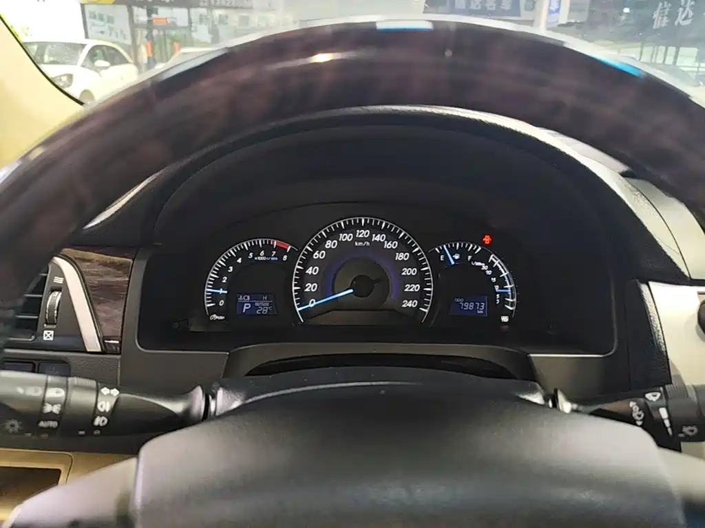 Toyota Camry 2015 — фото 12