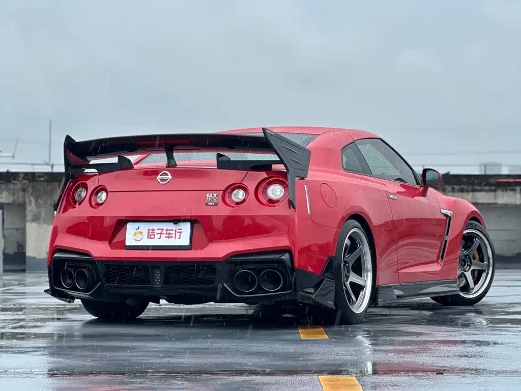 Nissan GT-R 2012 — фото 16